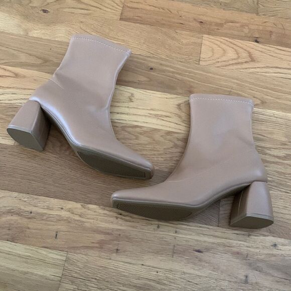 Skinny Ankle Booties Womens Leather Squared Toe Chunky Heels size 9 never worn - Picture 1 of 7